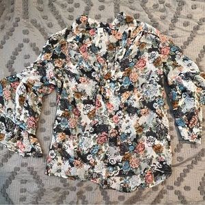 Lauren Conrad Size Medium Top with Flared sleeves